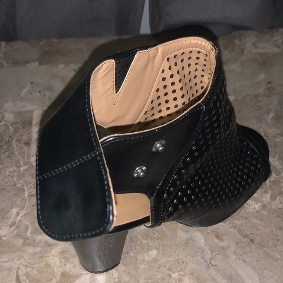 Open toed ankle boots - Picture 5 of 5